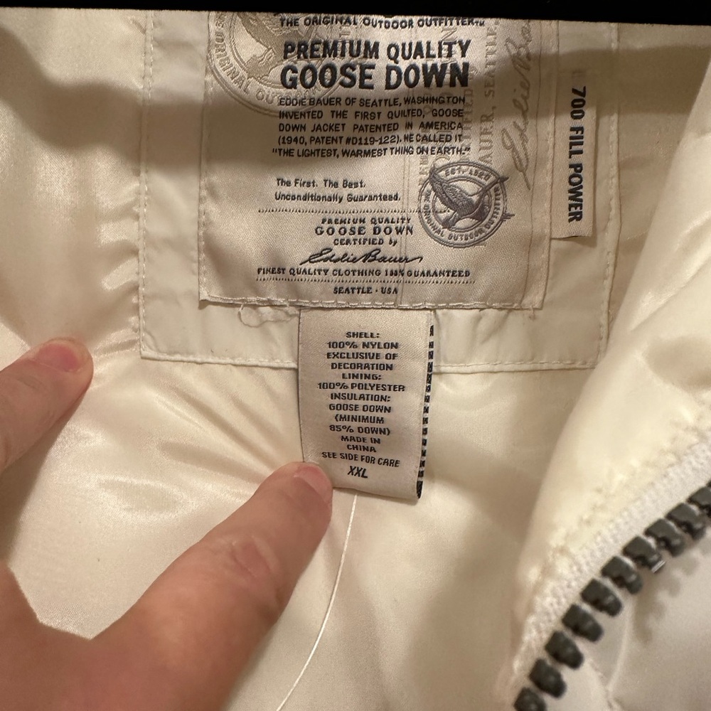 Women's White Quilted Vest - Picture 2 of 7